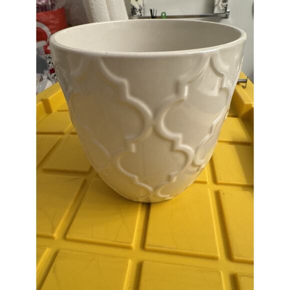 White Ceramic Raised Print Vase Planter embossed trellis pattern - Picture 1 of 4